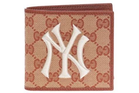 yankee gucci wallet|Gucci x MLB New York Yankees Patch GG Wallet Beige/Brick .